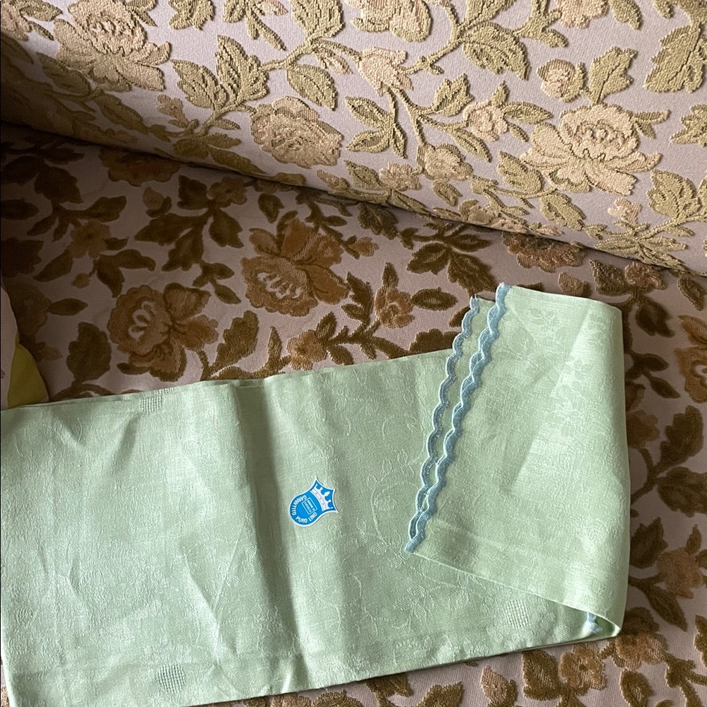 Vintage Italian Pure Linen Tablecloth Lime Green Floral - Picture 8 of 9